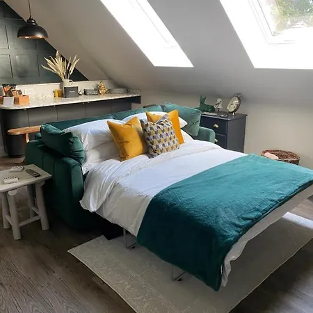 Stylish One Bedroom Cotswold Coach House Tetbury Exterior photo
