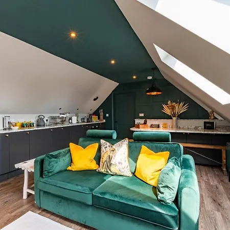 Stylish One Bedroom Cotswold Coach House Tetbury Exterior photo