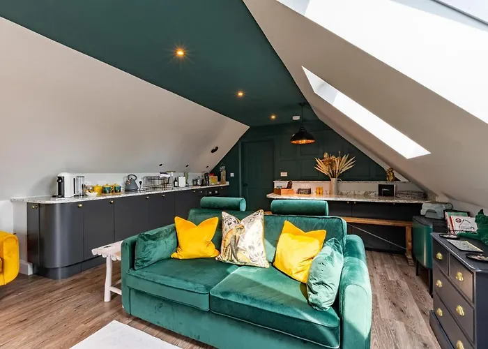Stylish One Bedroom Cotswold Coach House Tetbury