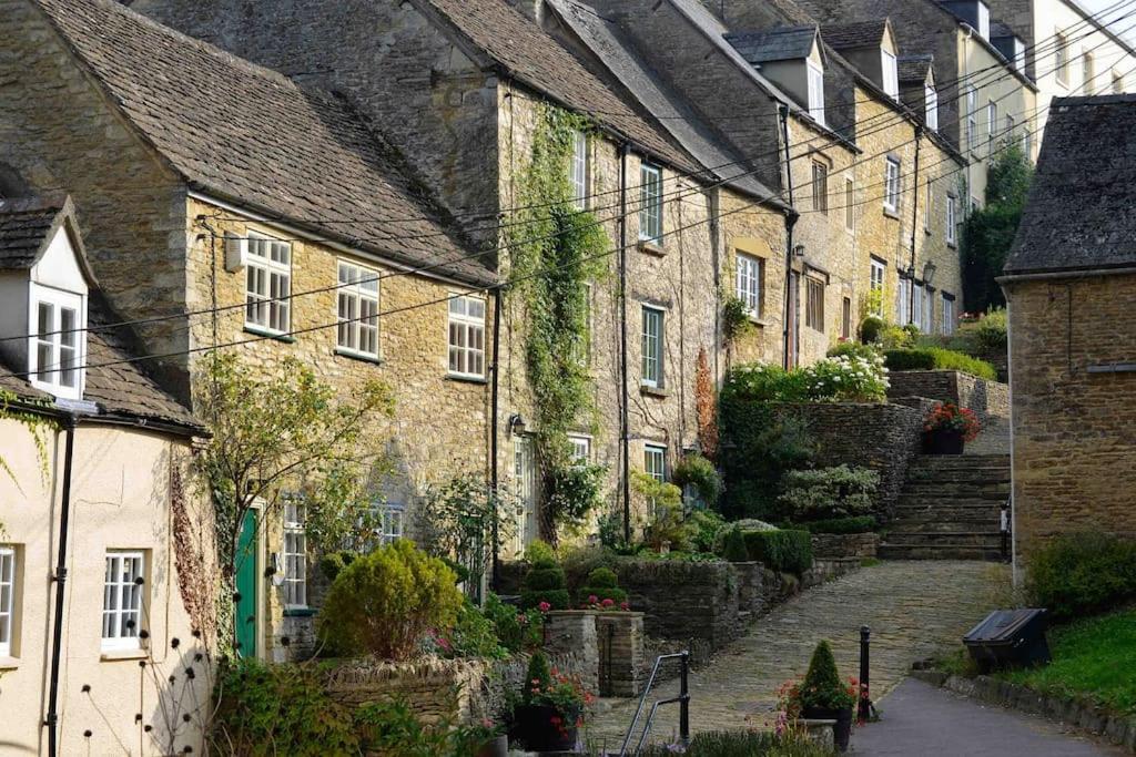 Stylish One Bedroom Cotswold Coach House
