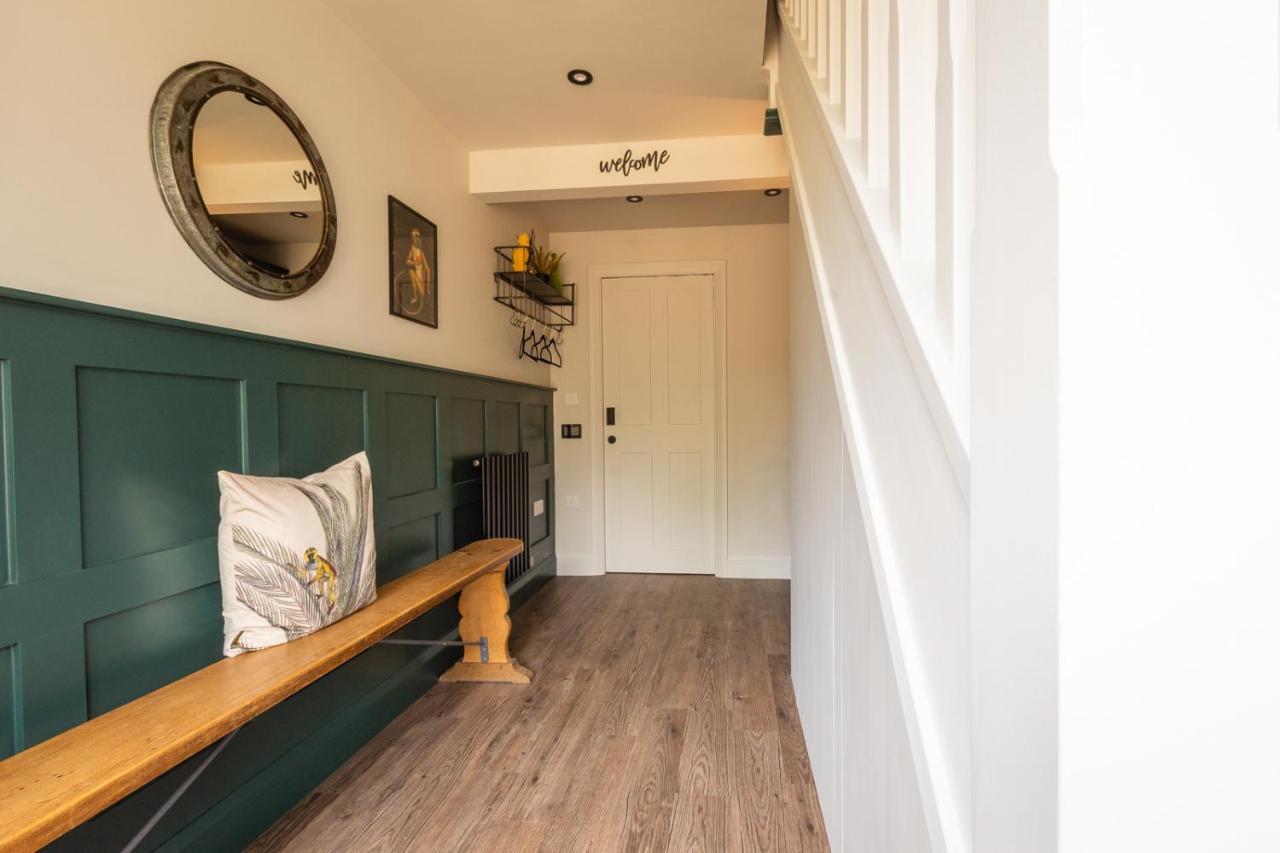 Stylish One Bedroom Cotswold Coach House Apartment *